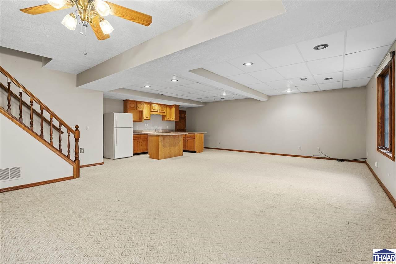 Terre Haute, Indiana 47803, United States, 4 Bedrooms Bedrooms, ,3 BathroomsBathrooms,Residential,Pending,93906