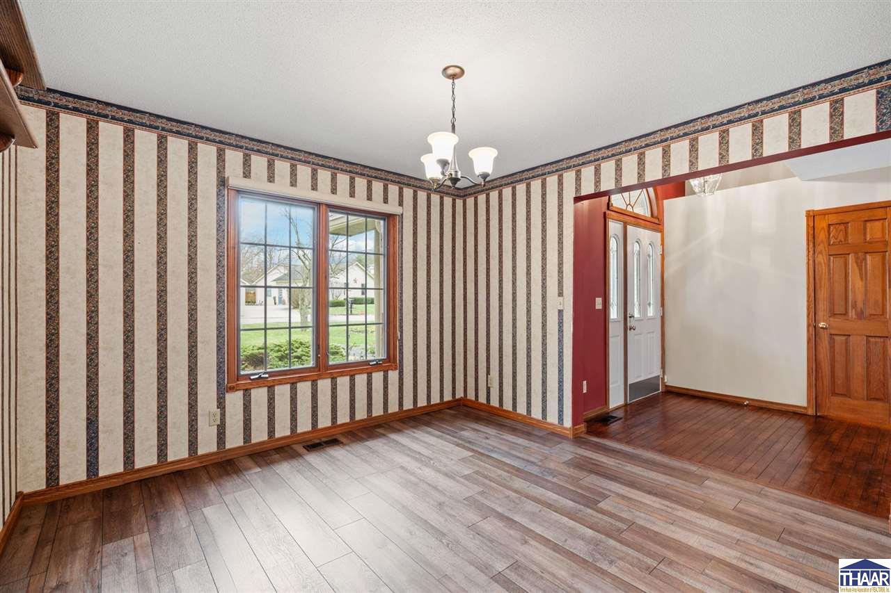 Terre Haute, Indiana 47803, United States, 4 Bedrooms Bedrooms, ,3 BathroomsBathrooms,Residential,Pending,93906