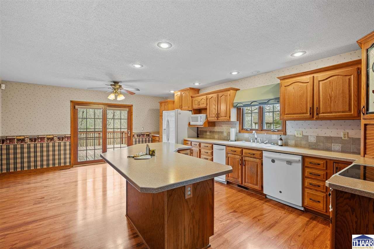 Terre Haute, Indiana 47803, United States, 4 Bedrooms Bedrooms, ,3 BathroomsBathrooms,Residential,Pending,93906