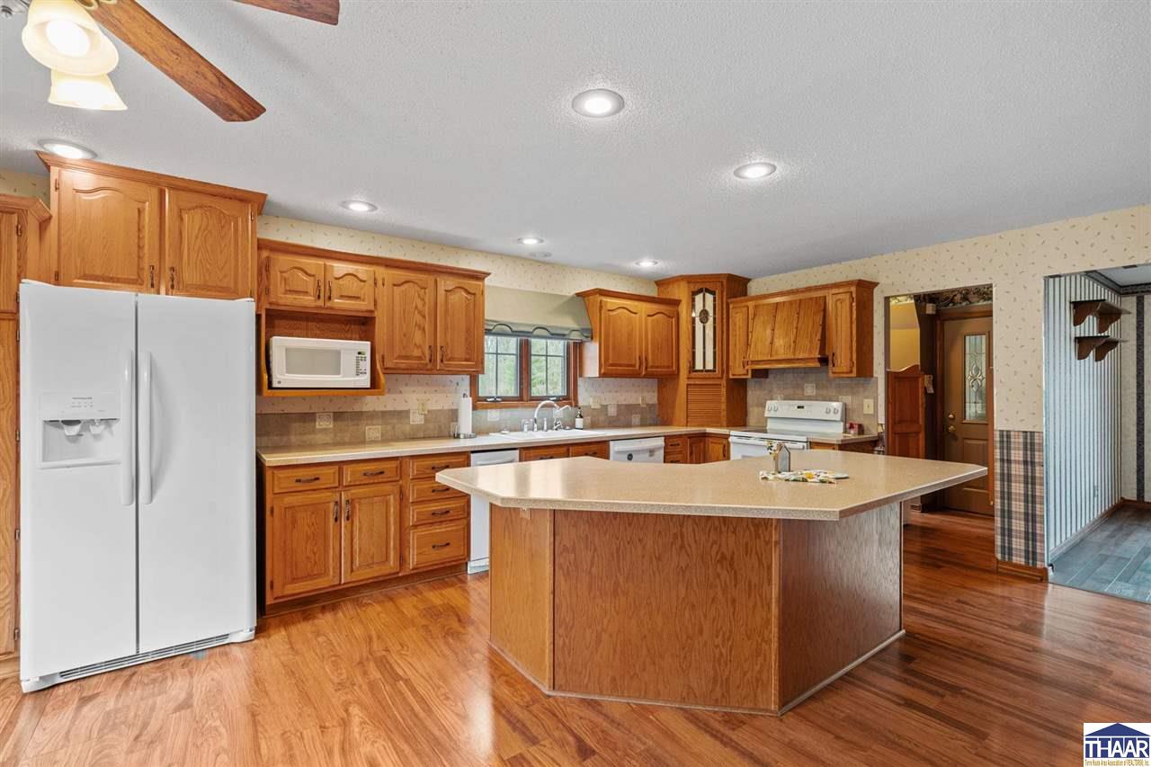 Terre Haute, Indiana 47803, United States, 4 Bedrooms Bedrooms, ,3 BathroomsBathrooms,Residential,Pending,93906