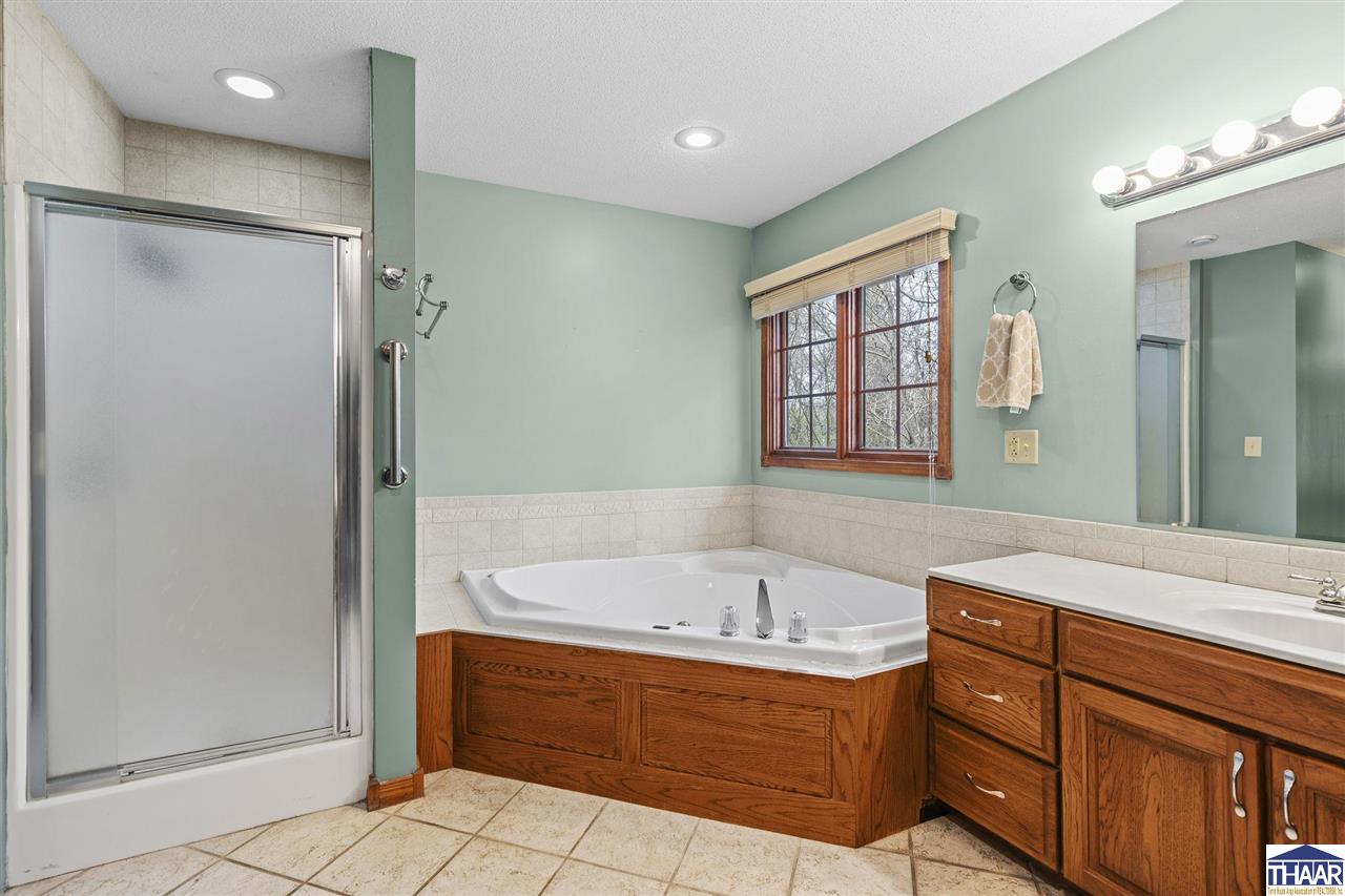 Terre Haute, Indiana 47803, United States, 4 Bedrooms Bedrooms, ,3 BathroomsBathrooms,Residential,Pending,93906