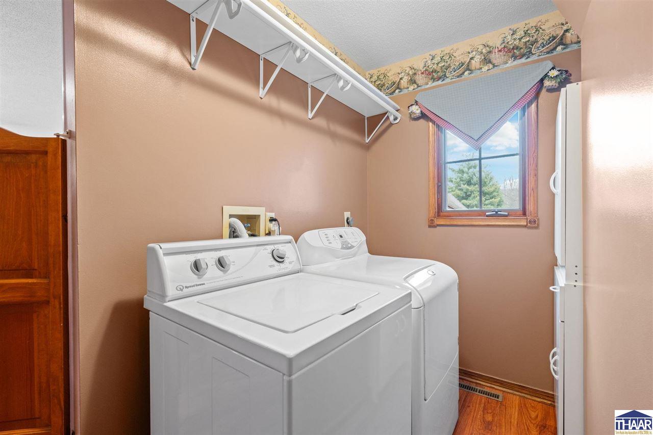 Terre Haute, Indiana 47803, United States, 4 Bedrooms Bedrooms, ,3 BathroomsBathrooms,Residential,Pending,93906