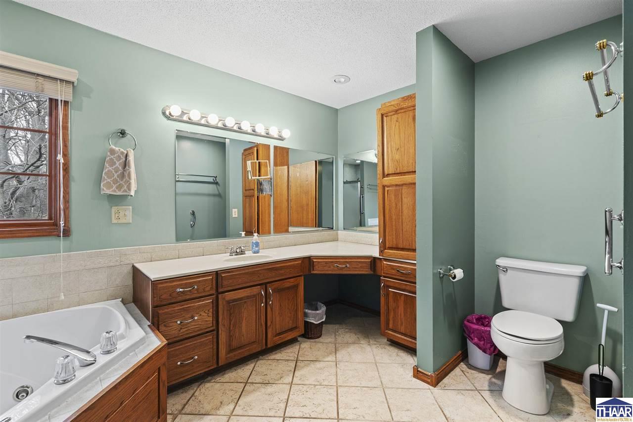 Terre Haute, Indiana 47803, United States, 4 Bedrooms Bedrooms, ,3 BathroomsBathrooms,Residential,Pending,93906