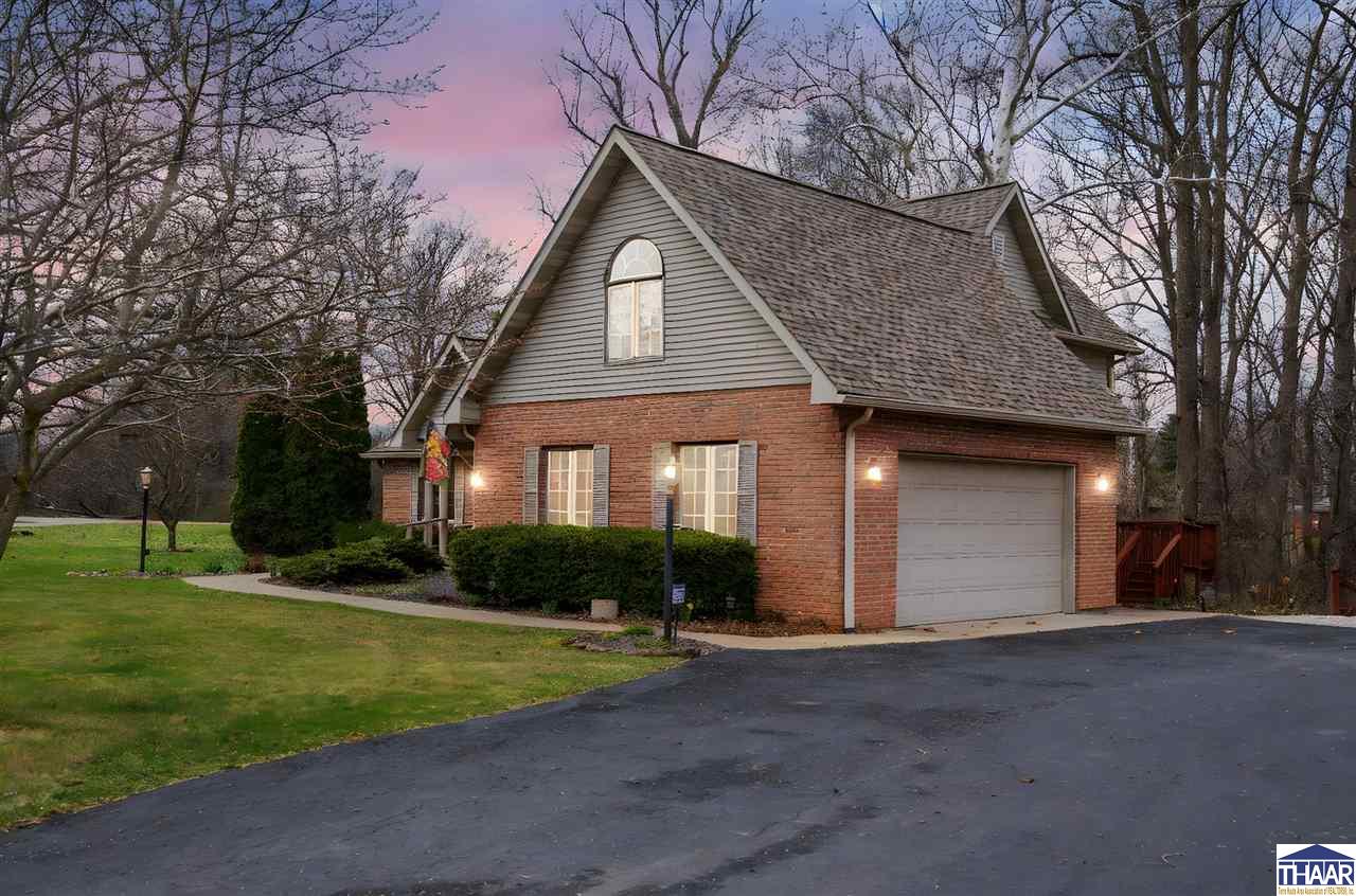 Terre Haute, Indiana 47803, United States, 4 Bedrooms Bedrooms, ,3 BathroomsBathrooms,Residential,Pending,93906