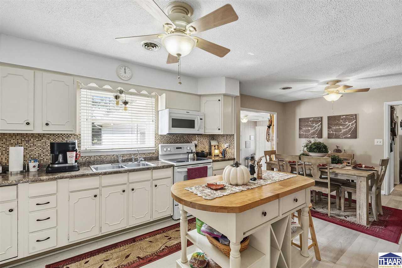 Terre Haute, Indiana 47802, United States, 4 Bedrooms Bedrooms, ,3 BathroomsBathrooms,Residential,Active,224579