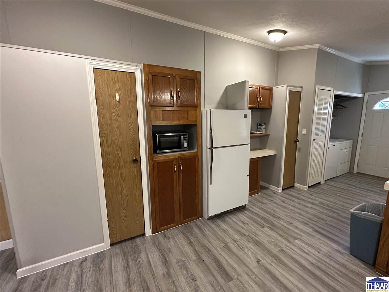 Terre Haute, Indiana 47805, United States, 3 Bedrooms Bedrooms, ,2 BathroomsBathrooms,Residential,Pending,201879