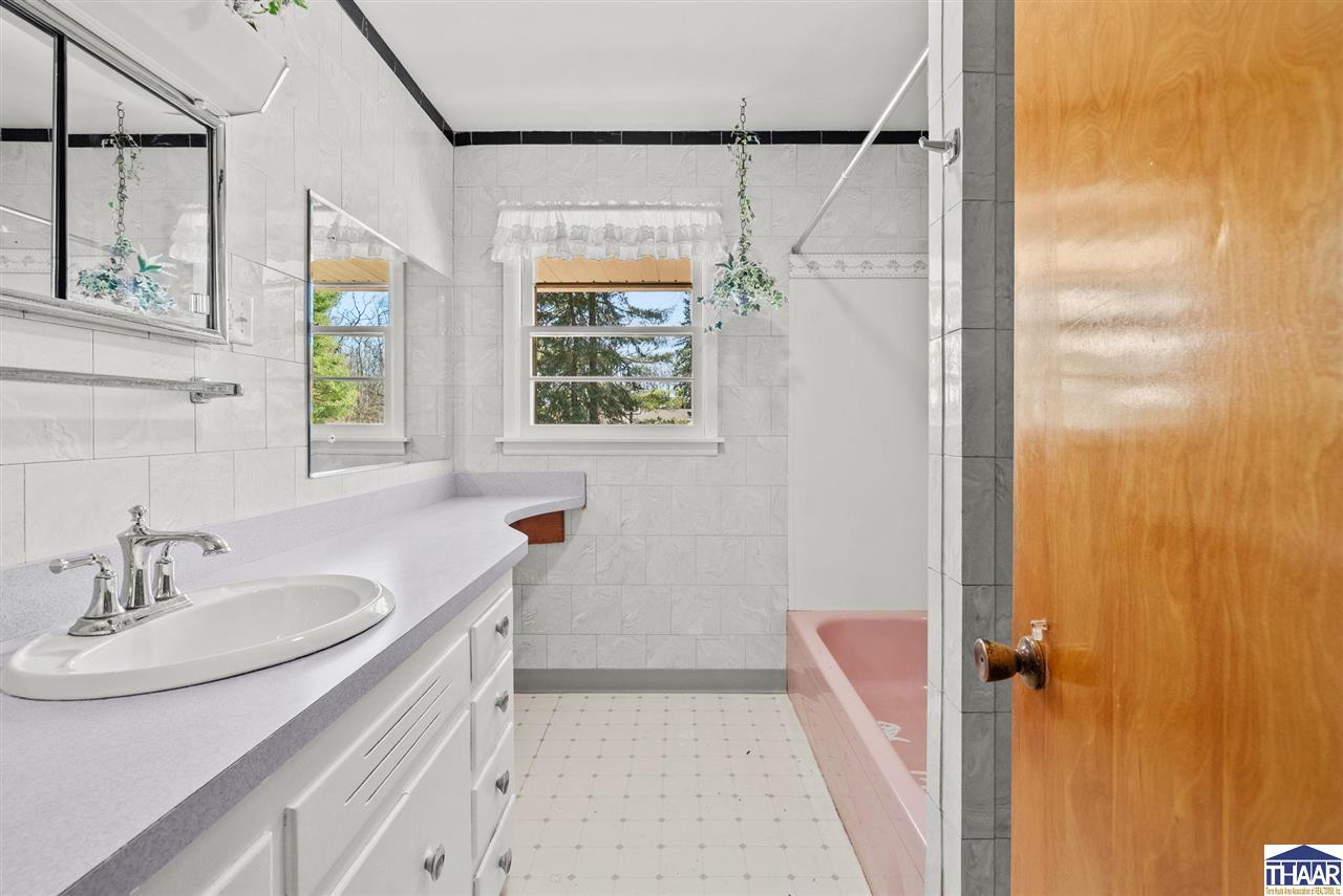 Terre Haute, Indiana 47805, United States, 3 Bedrooms Bedrooms, ,2 BathroomsBathrooms,Residential,Pending,90053