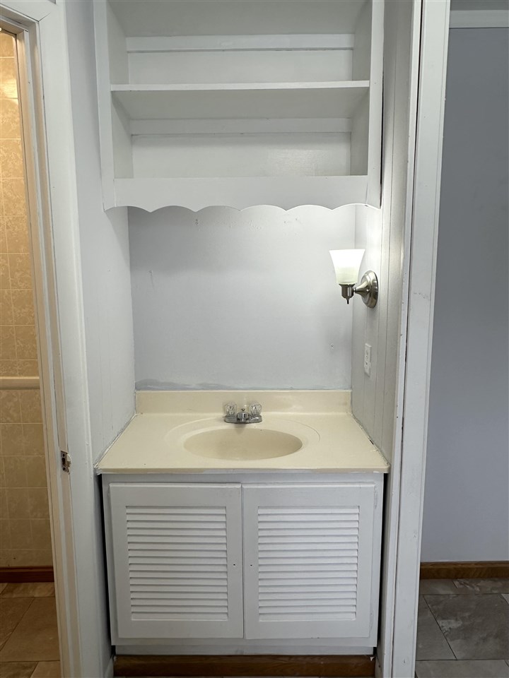 Terre Haute, Indiana 47802, United States, 4 Bedrooms Bedrooms, ,3 BathroomsBathrooms,Residential,Pending,3421