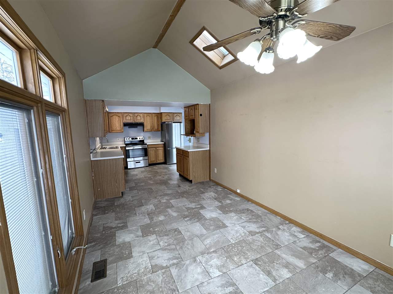 Terre Haute, Indiana 47802, United States, 4 Bedrooms Bedrooms, ,3 BathroomsBathrooms,Residential,Pending,3421