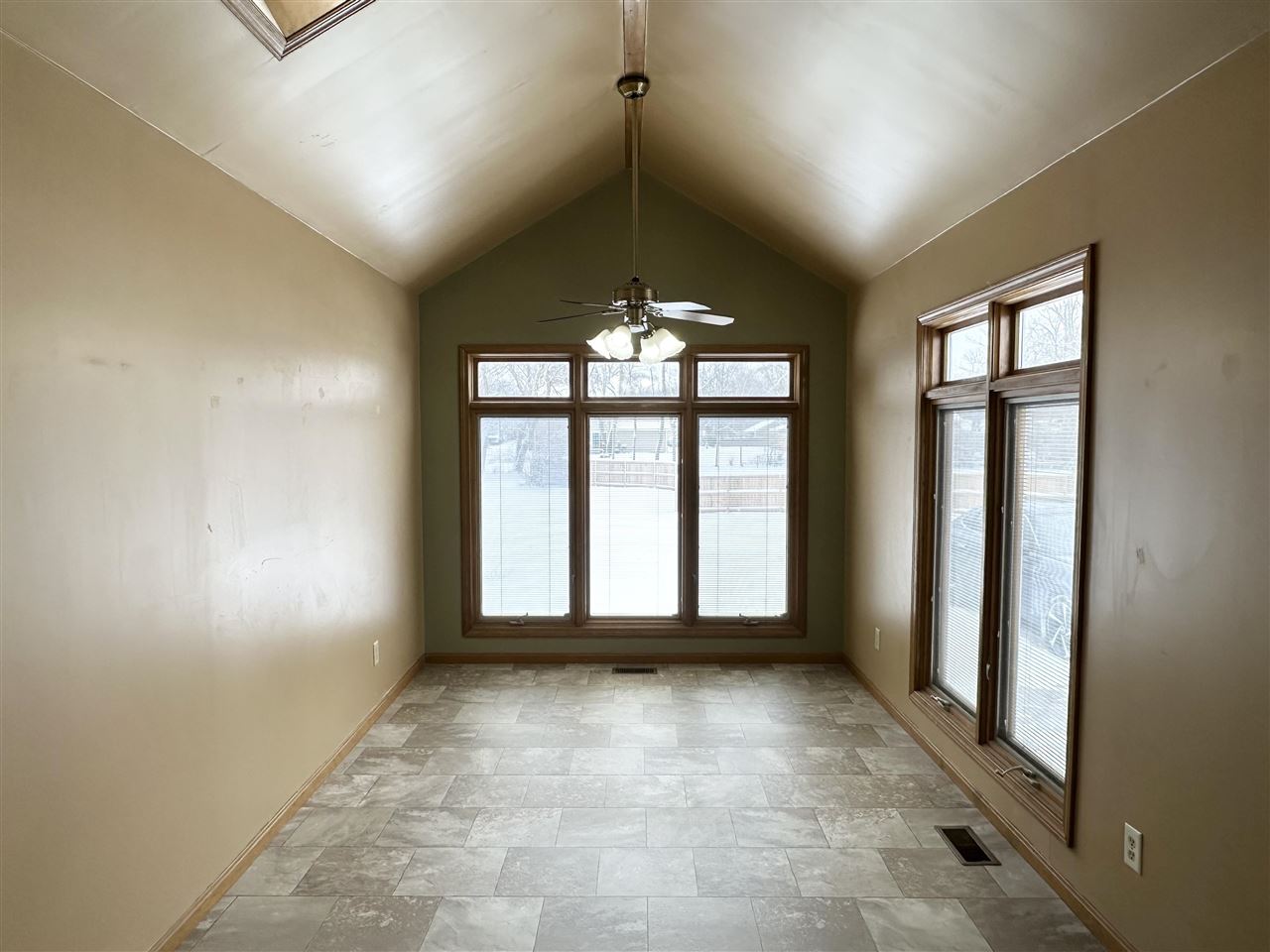 Terre Haute, Indiana 47802, United States, 4 Bedrooms Bedrooms, ,3 BathroomsBathrooms,Residential,Pending,3421