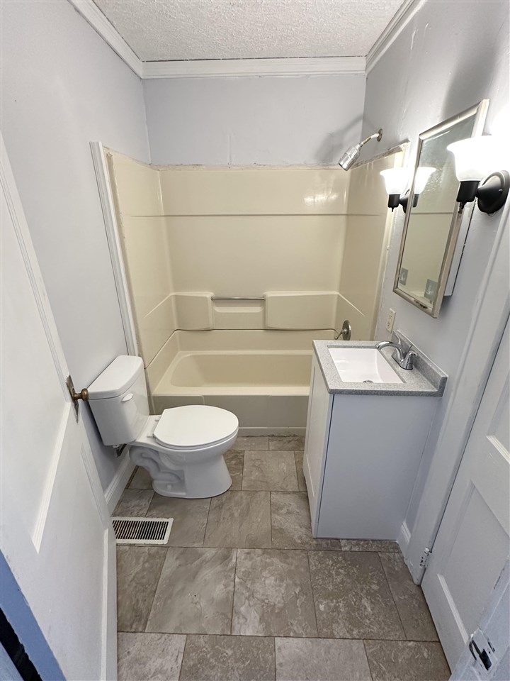 Terre Haute, Indiana 47802, United States, 4 Bedrooms Bedrooms, ,3 BathroomsBathrooms,Residential,Pending,3421