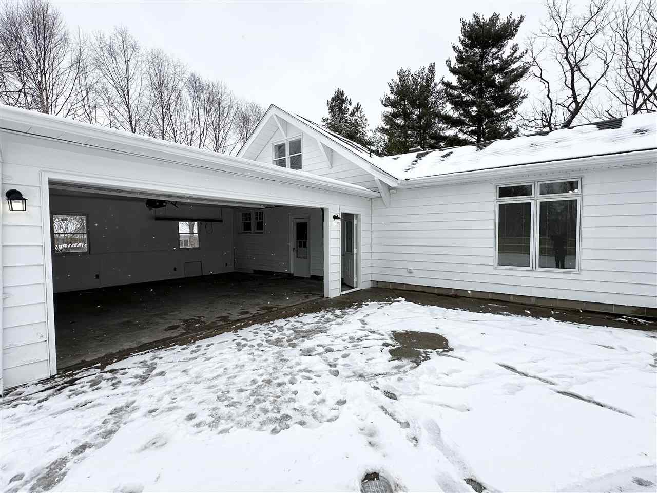 Terre Haute, Indiana 47802, United States, 4 Bedrooms Bedrooms, ,3 BathroomsBathrooms,Residential,Pending,3421