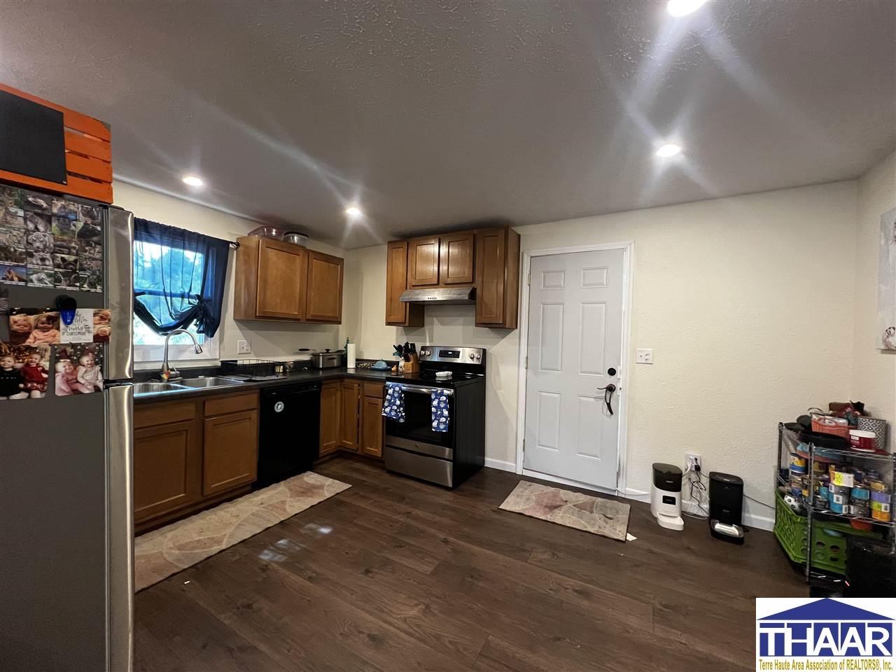 Terre Haute, Indiana 47807, United States, 2 Bedrooms Bedrooms, ,1 BathroomBathrooms,Residential,Pending,53716