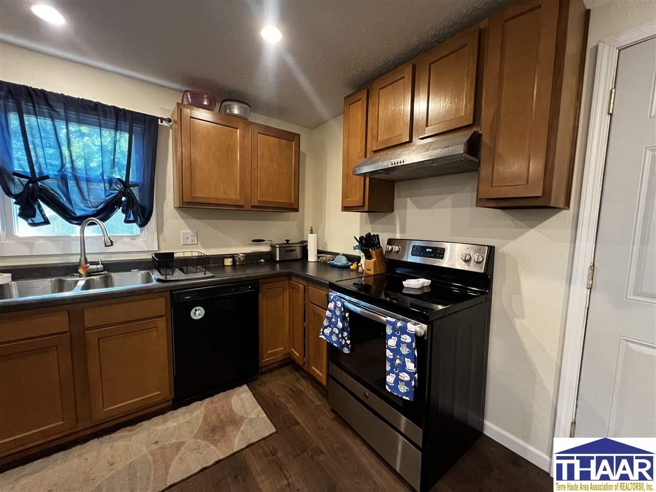 Terre Haute, Indiana 47807, United States, 2 Bedrooms Bedrooms, ,1 BathroomBathrooms,Residential,Pending,53716