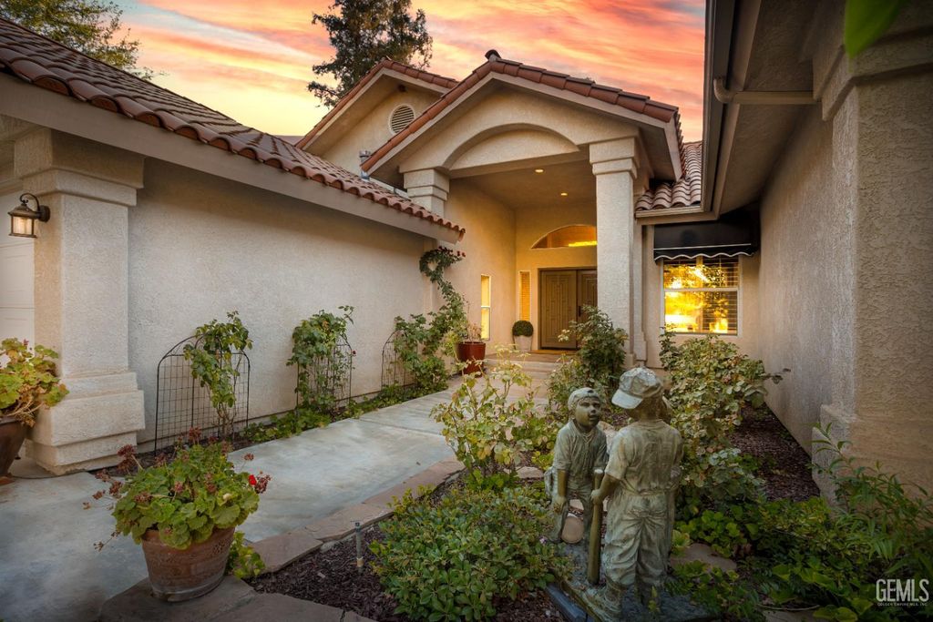 Photo of 1509 Calle Castana, Bakersfield, CA 93309 (MLS # 202511081)