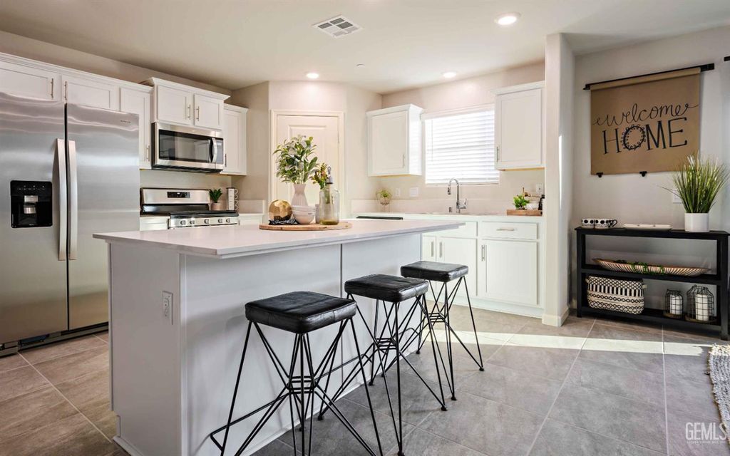 Photo of 8714 Scintilla Avenue #2017W, Bakersfield, CA 93311 (MLS # 202511372)