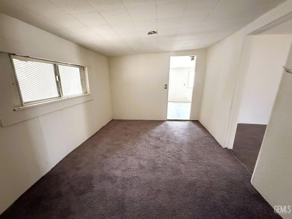 Photo of 412 Mary Street, Maricopa, CA 93252 (MLS # 202510935)