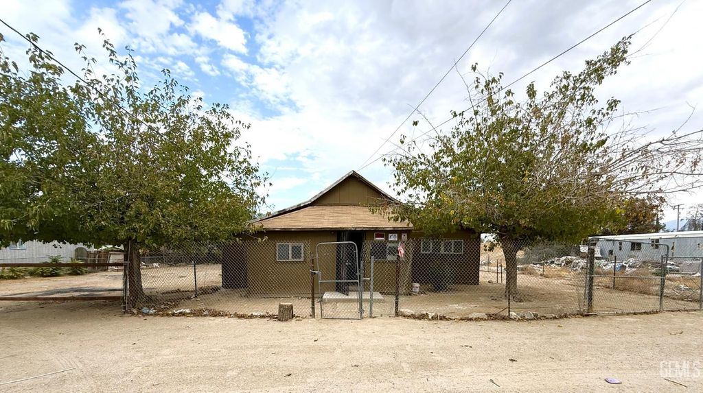 Photo of 412 Mary Street, Maricopa, CA 93252 (MLS # 202510935)