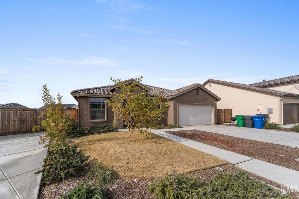 Photo of 3415 Falling Brook Lane, Shafter, CA 93263 (MLS # 202603721)