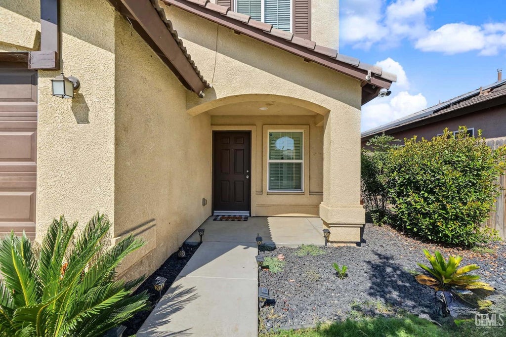 Photo of 7125 Olen Arnold Avenue, Bakersfield, CA 93307 (MLS # 202609363)