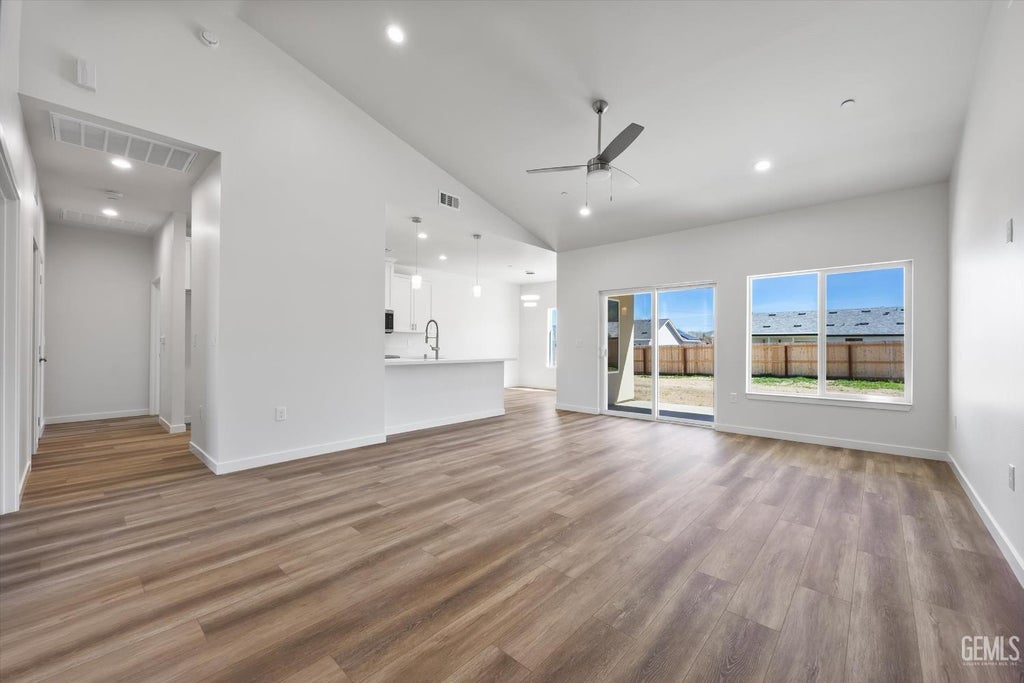 Photo of 28241 Stallion Springs Drive, Tehachapi, CA 93561 (MLS # 202605095)