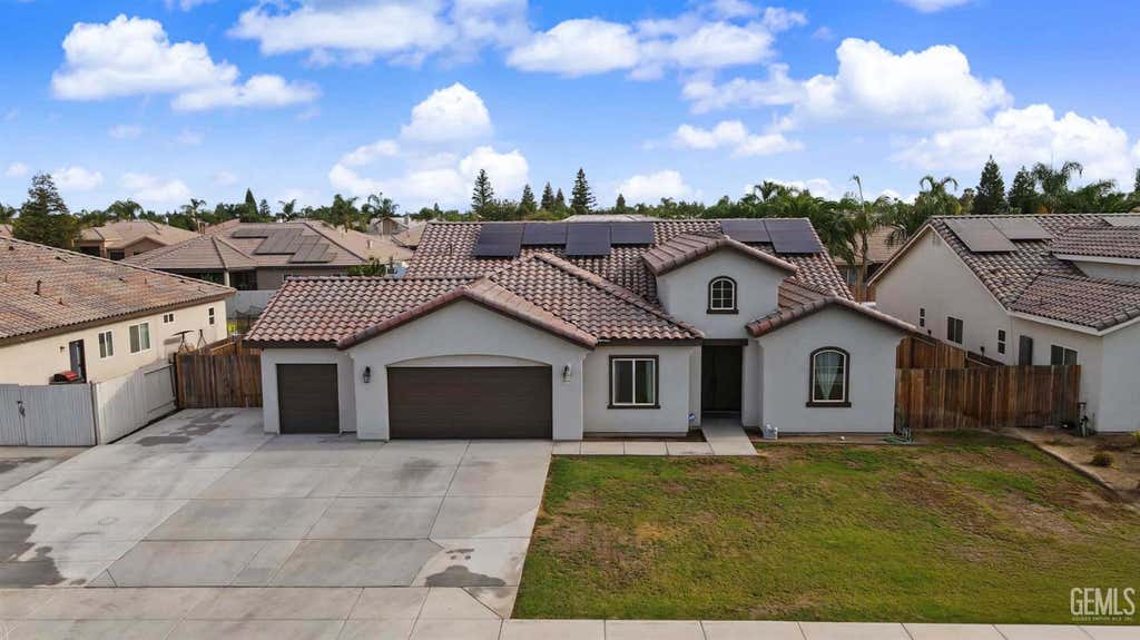 Photo of 4500 Coal Rock Court, Bakersfield, CA 93313 (MLS # 202608524)