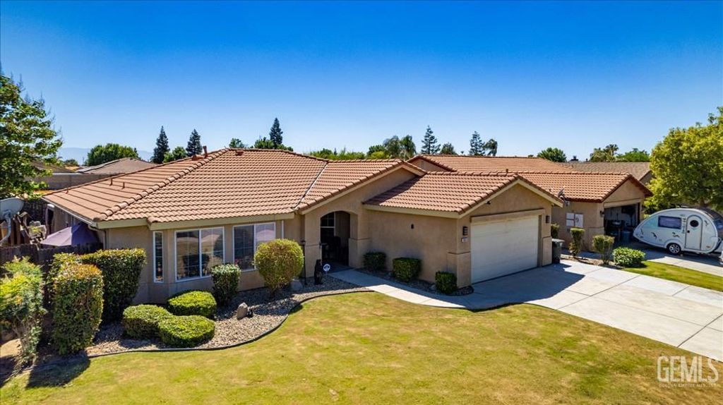 Photo of 5813 Ragusa Lane, Bakersfield, CA 93308 (MLS # 202603806)