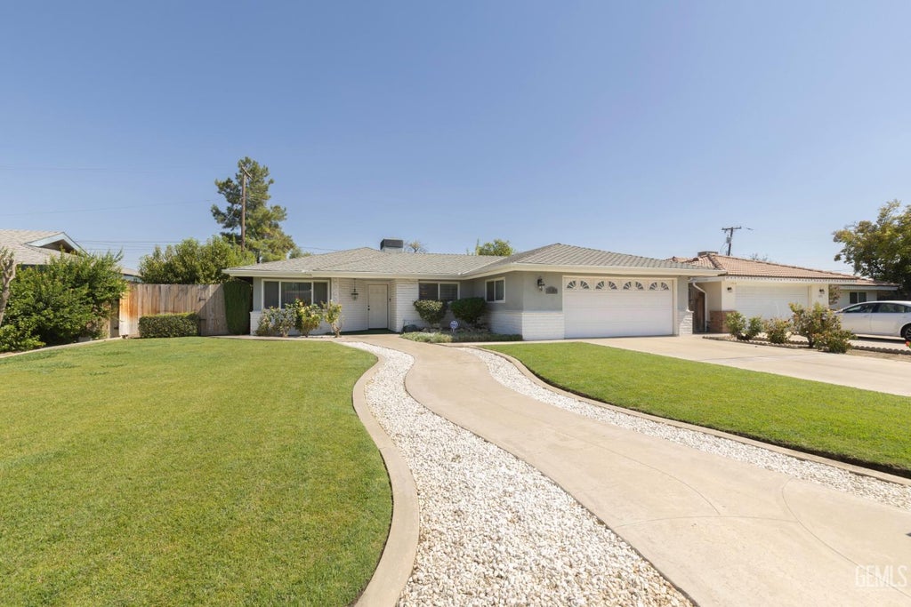 Photo of 2024 Hasti Acres Drive, Bakersfield, CA 93309 (MLS # 202609495)
