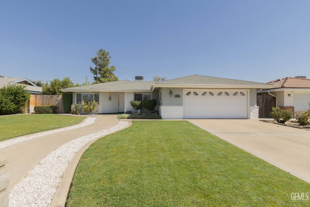 Photo of 2024 Hasti Acres Drive, Bakersfield, CA 93309 (MLS # 202609495)