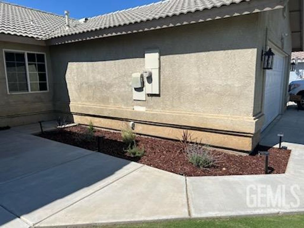 Photo of 261 Winter Meadow Way, Bakersfield, CA 93308 (MLS # 202511076)