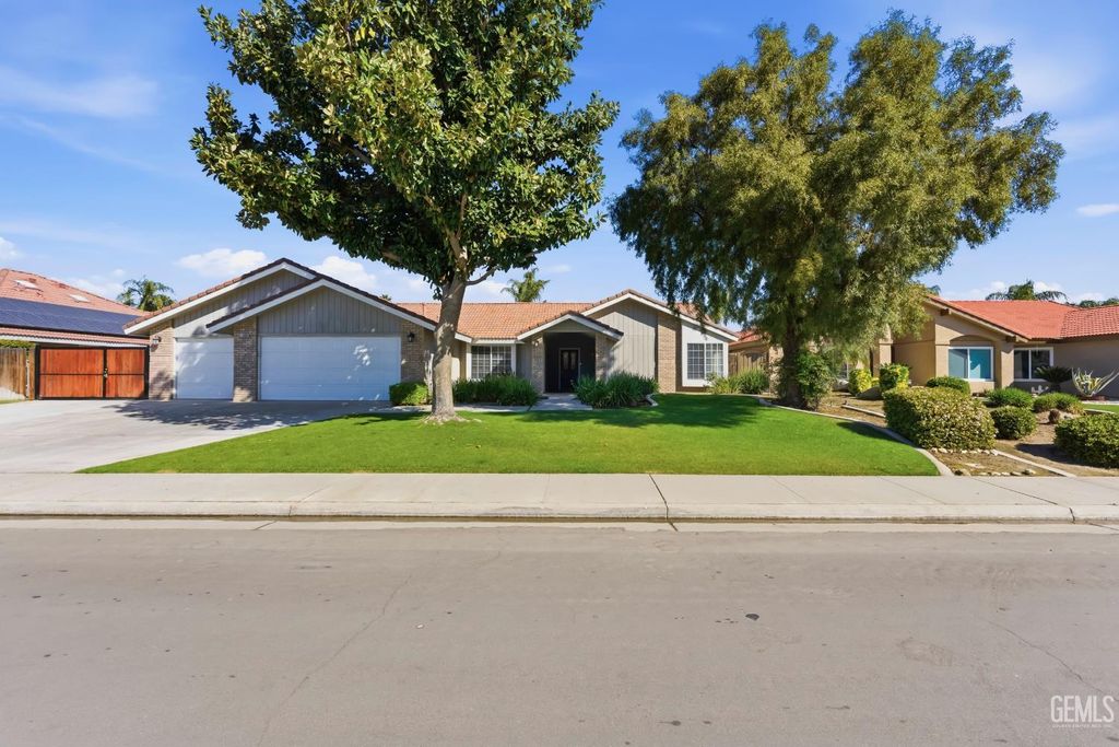 Photo of 13904 Fremantle Court, Bakersfield, CA 93314 (MLS # 202602563)