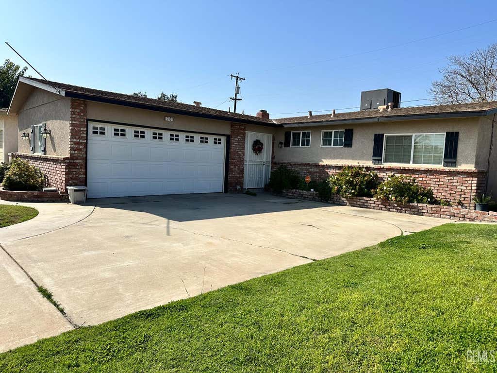 Photo of 313 Sanford Drive, Bakersfield, CA 93308 (MLS # 202607745)