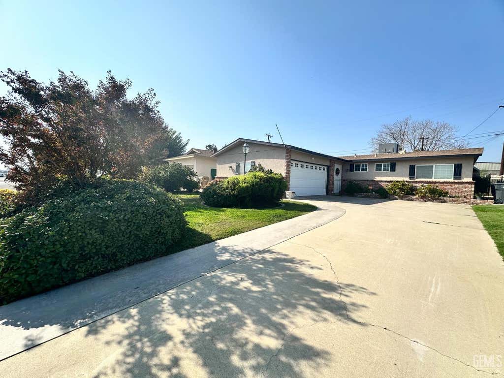 Photo of 313 Sanford Drive, Bakersfield, CA 93308 (MLS # 202607745)