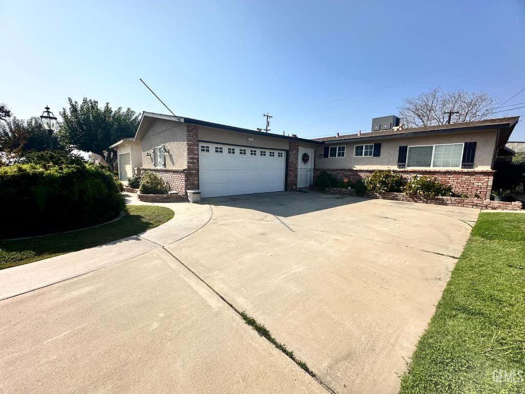 Photo of 313 Sanford Drive, Bakersfield, CA 93308 (MLS # 202607745)