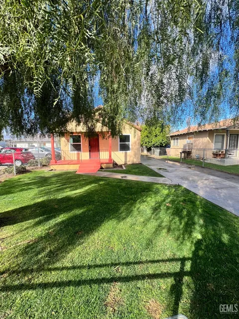121 L Street, Bakersfield, CA 93304 - MLS#: 202502648