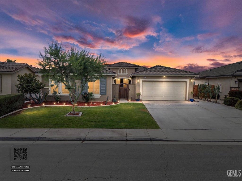 Photo of 15027 Chatsworth Avenue, Bakersfield, CA 93314 (MLS # 202610578)