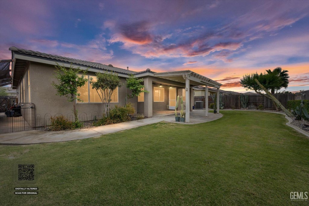 Photo of 15027 Chatsworth Avenue, Bakersfield, CA 93314 (MLS # 202610578)