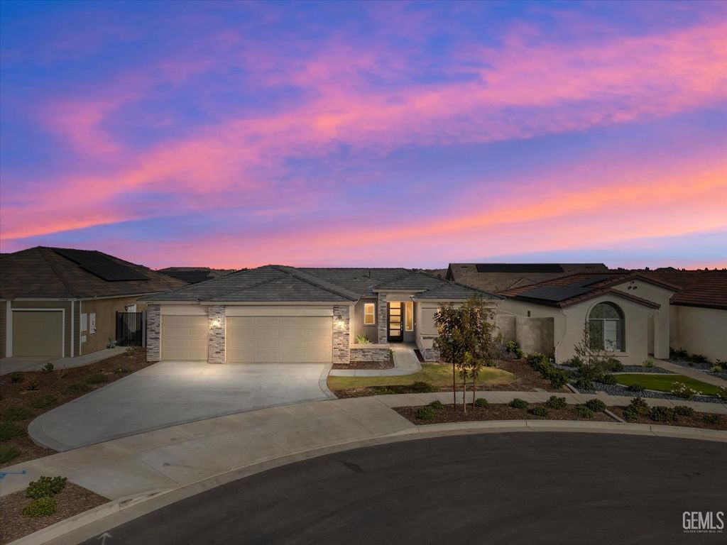 Photo of 12522 Madelyn Drive, Bakersfield, CA 93311 (MLS # 202512684)