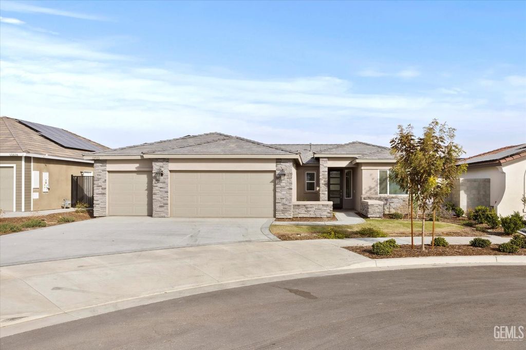 Photo of 12522 Madelyn Drive, Bakersfield, CA 93311 (MLS # 202512684)