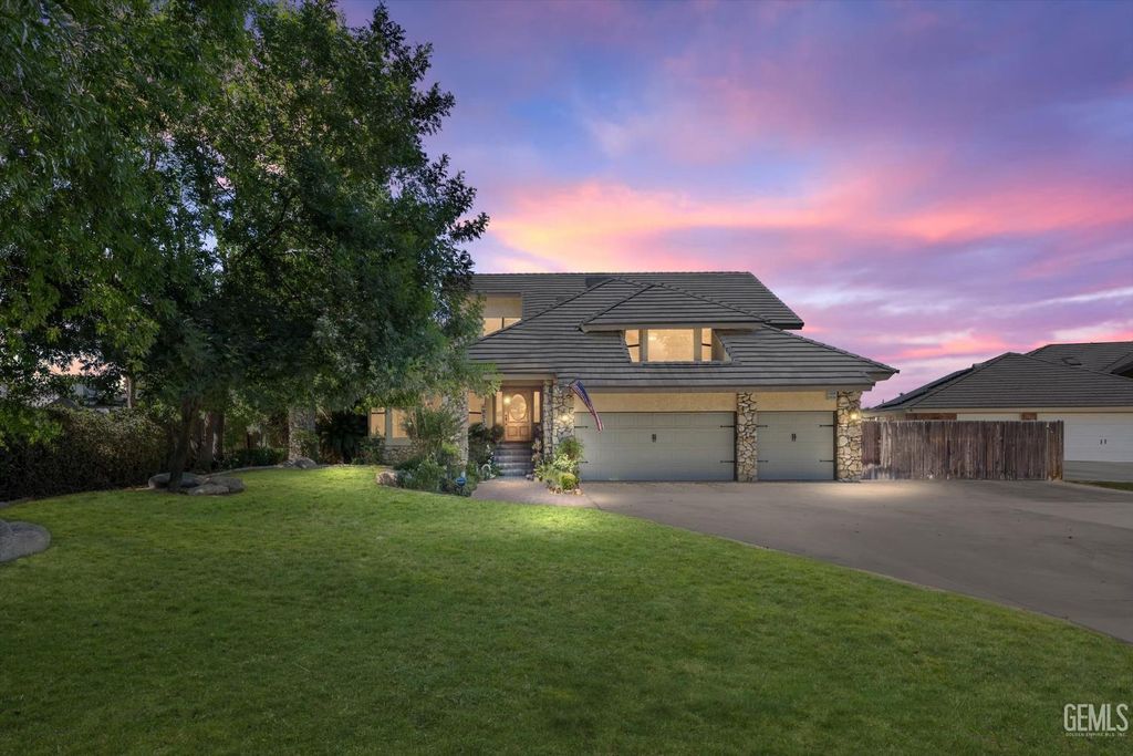 Photo of 6600 Audene Way, Bakersfield, CA 93308 (MLS # 202511058)