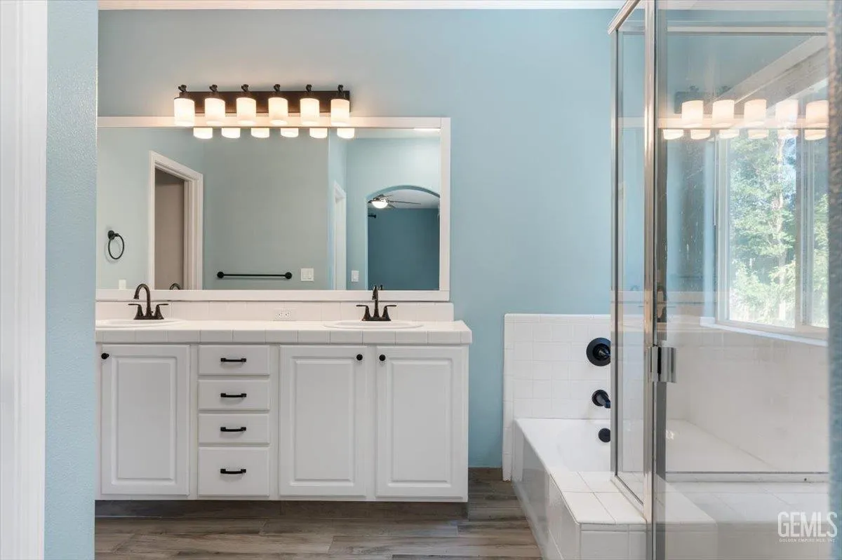 Bakersfield, California 93312, United States, 4 Bedrooms Bedrooms, ,2 BathroomsBathrooms,Residential,Active,154267