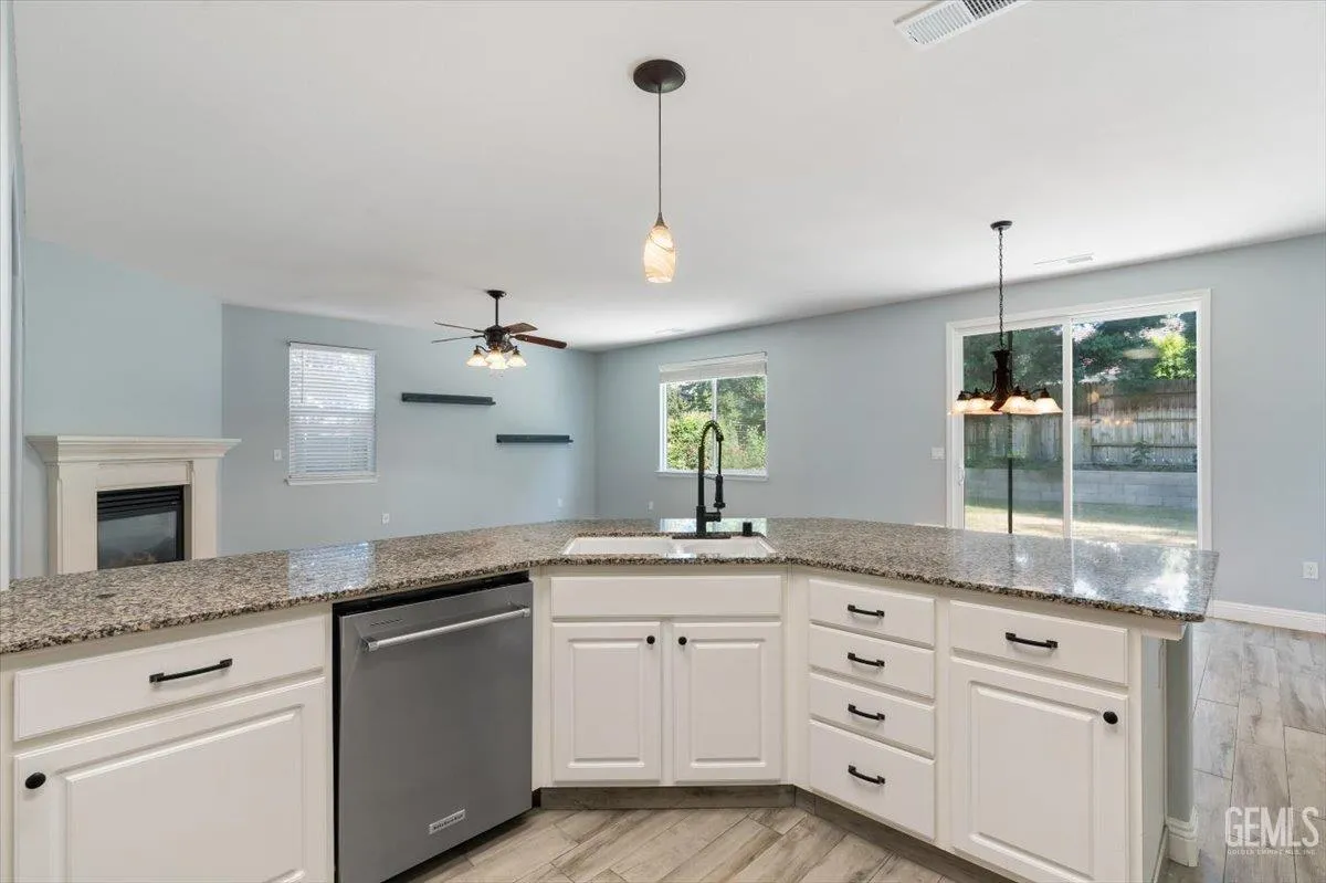 Bakersfield, California 93312, United States, 4 Bedrooms Bedrooms, ,2 BathroomsBathrooms,Residential,Active,154267