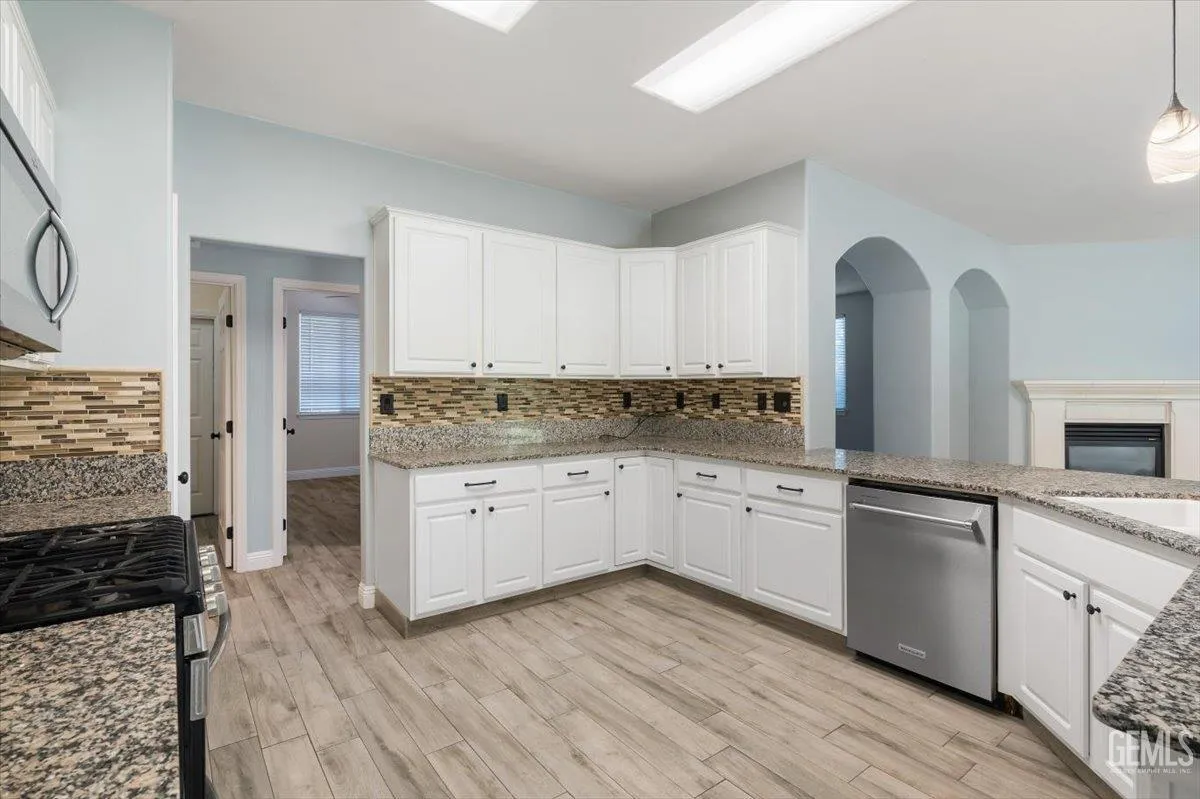 Bakersfield, California 93312, United States, 4 Bedrooms Bedrooms, ,2 BathroomsBathrooms,Residential,Active,154267