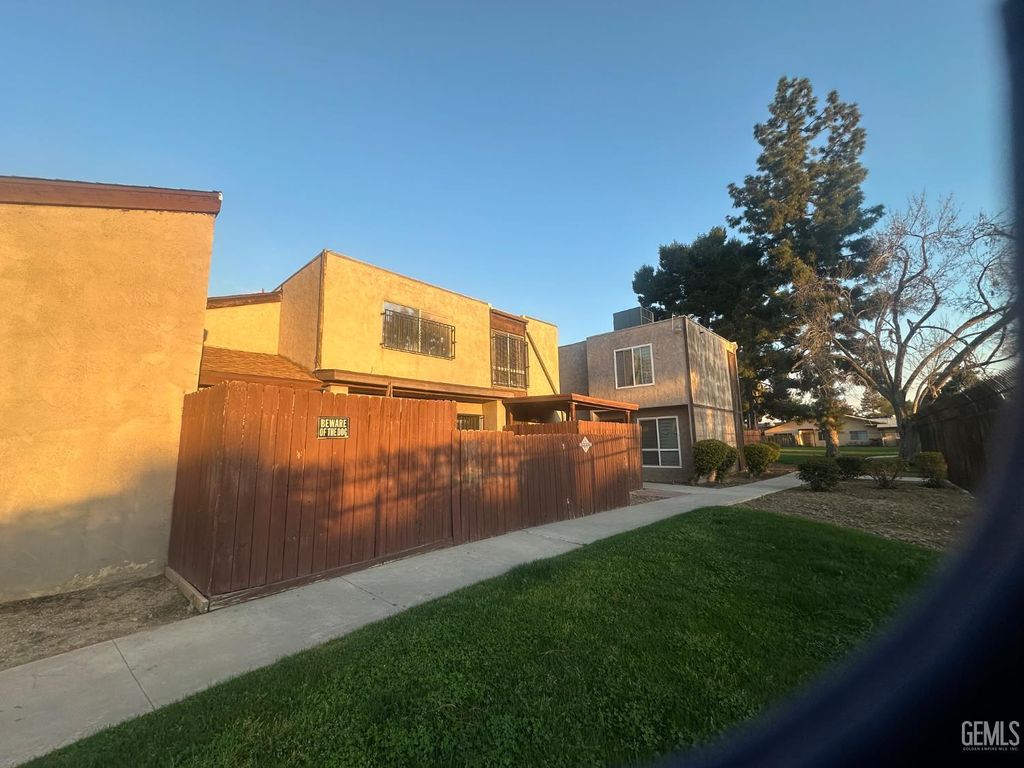 Photo of 6004 Almendra Avenue #B, Bakersfield, CA 93309 (MLS # 202602428)