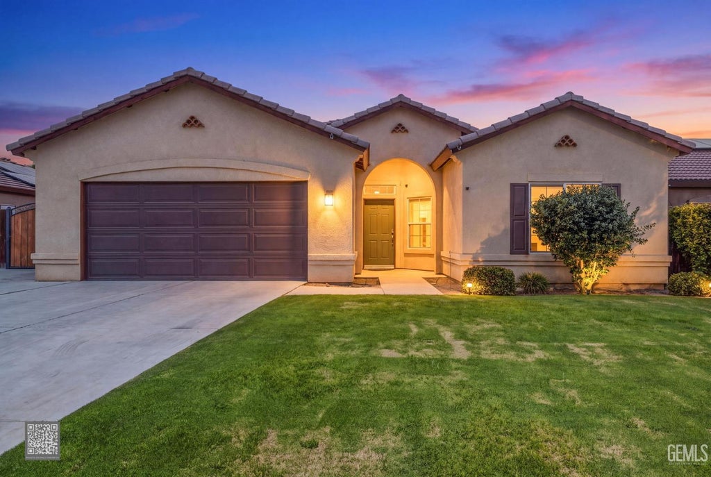 Photo of 10826 Avenida Frasca Drive, Bakersfield, CA 93311 (MLS # 202611141)