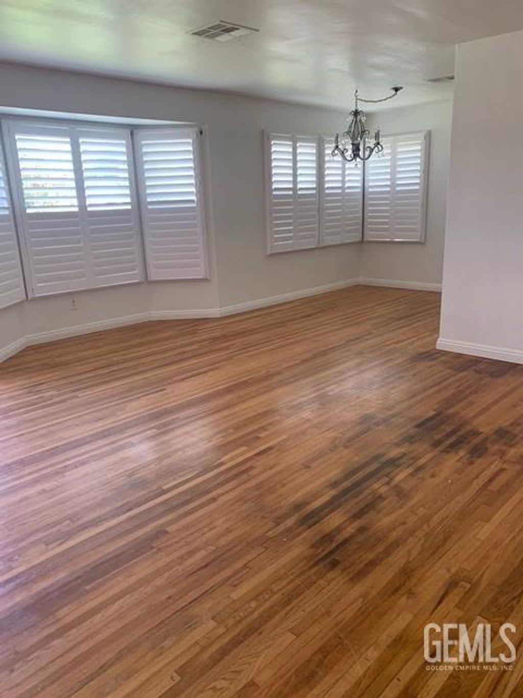 Photo of 2701 Truxtun Avenue, Bakersfield, CA 93301 (MLS # 202510766)
