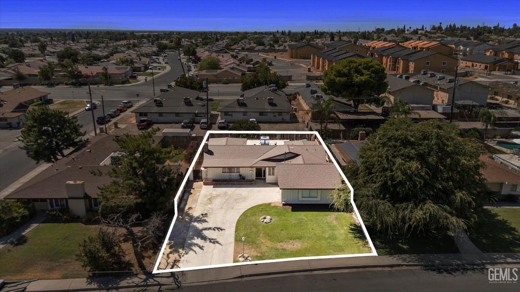 Photo of 3505 Pacer Street, Bakersfield, CA 93308 (MLS # 202510263)