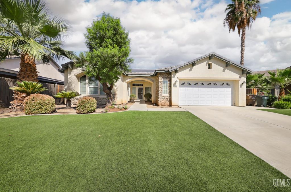 Photo of 12508 Knights Bridge Place, Bakersfield, CA 93312 (MLS # 202511352)