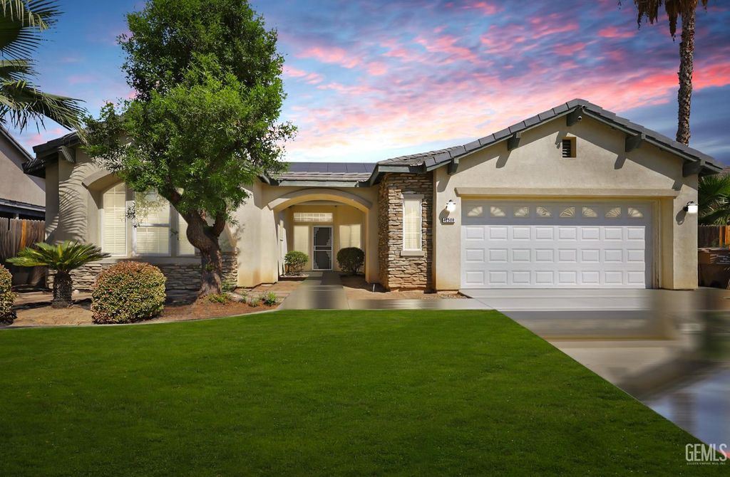 Photo of 12508 Knights Bridge Place, Bakersfield, CA 93312 (MLS # 202511352)
