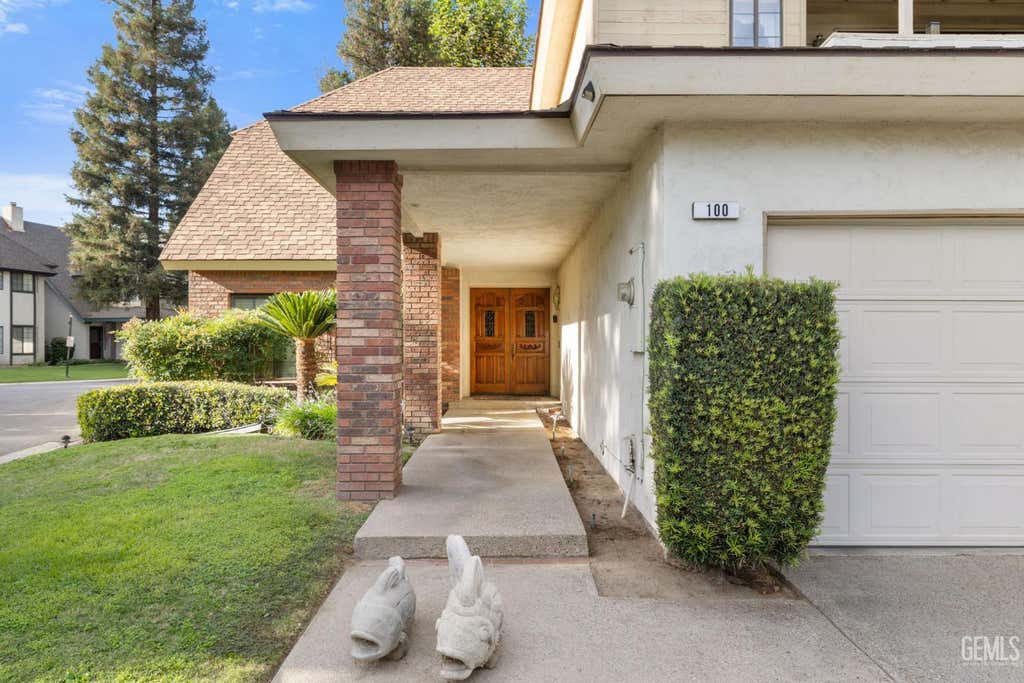 Photo of 100 Stockdale Circle, Bakersfield, CA 93309 (MLS # 202602584)